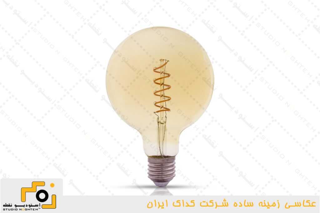 عکاسی صنعتی و زمینه ساده از محصولات روشنایی لامپ